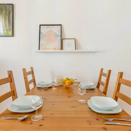 Spacious Synagogue Apartment