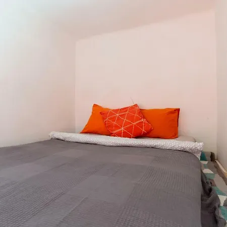 Spacious Synagogue Apartment